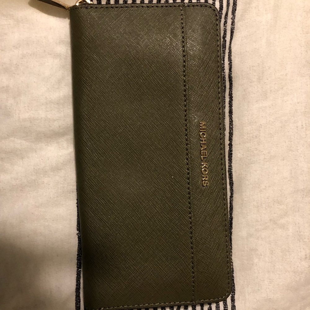 Michaels kors wallet